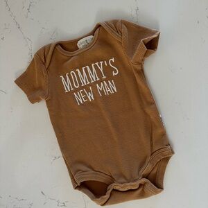 Rabbit + Bear Organic Tan Ribbed Onesie, 3–6M, GUC